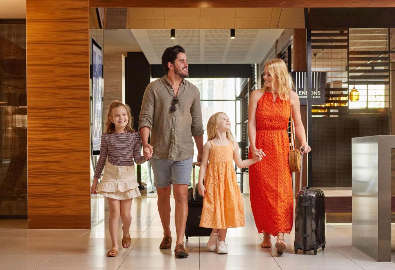 Hotel Hyatt Regency Brisbane Exteriér fotografie Family at the hotel